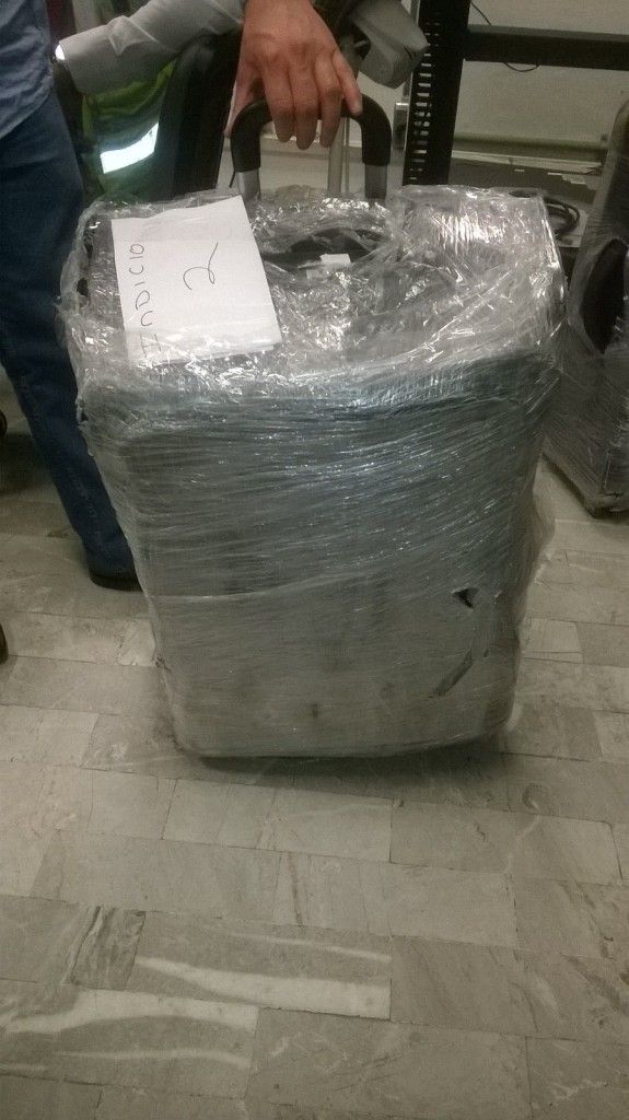 Detienen a un hombre por maletas con cocaína en el AICM - IMG-20151218-WA0011-575x1024