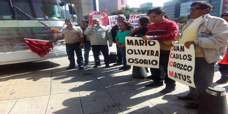 CNTE inicia caravana motorizada hacia el penal del Altiplano