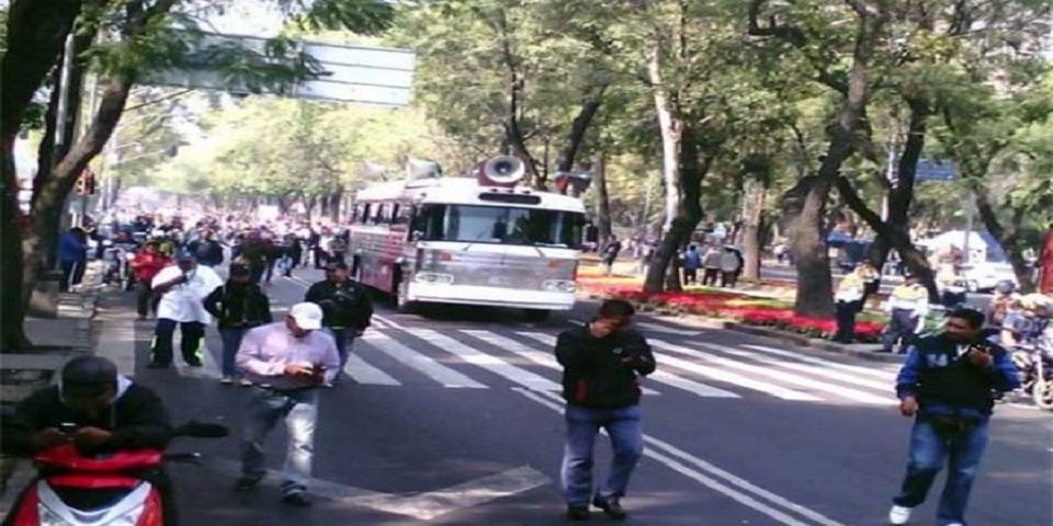 CNTE amenaza con huelga nacional