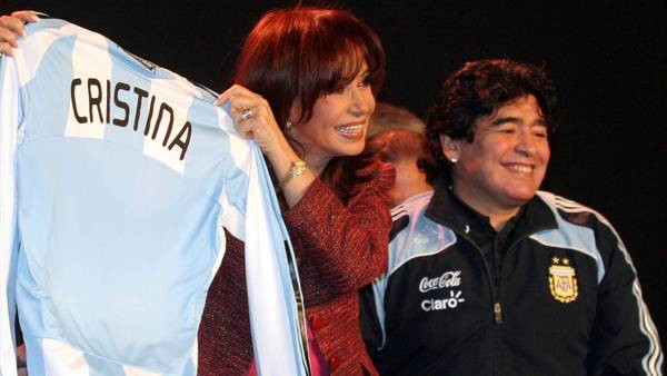 “Gracias por todo”: Diego Maradona a Cristina Fernández “Gracias por todo”: Diego Maradona a Cristina Fernández