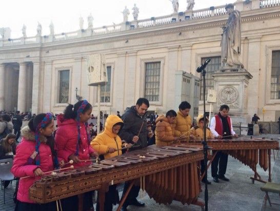 Papa celebrará misa con marimba y mariachi en su visita a México - Marimba-Papa-Francisco-Notimex