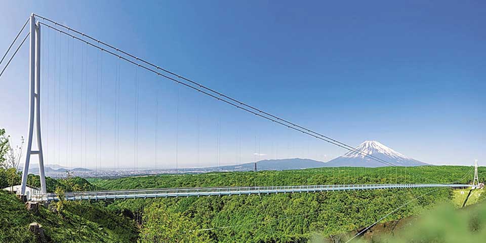 Inauguran impresionante puente peatonal en Japón