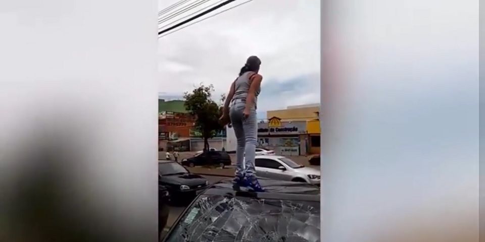 Video: mujer embarazada destruye auto de su pareja