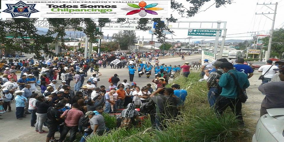 Bloquean Normalistas carretera en Chilpancingo