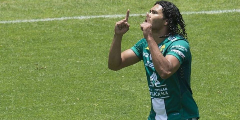 “Gullit” Peña llega a las Chivas del Guadalajara