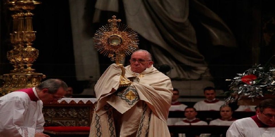 No olvidemos días de violencia y muerte en 2015: papa Francisco