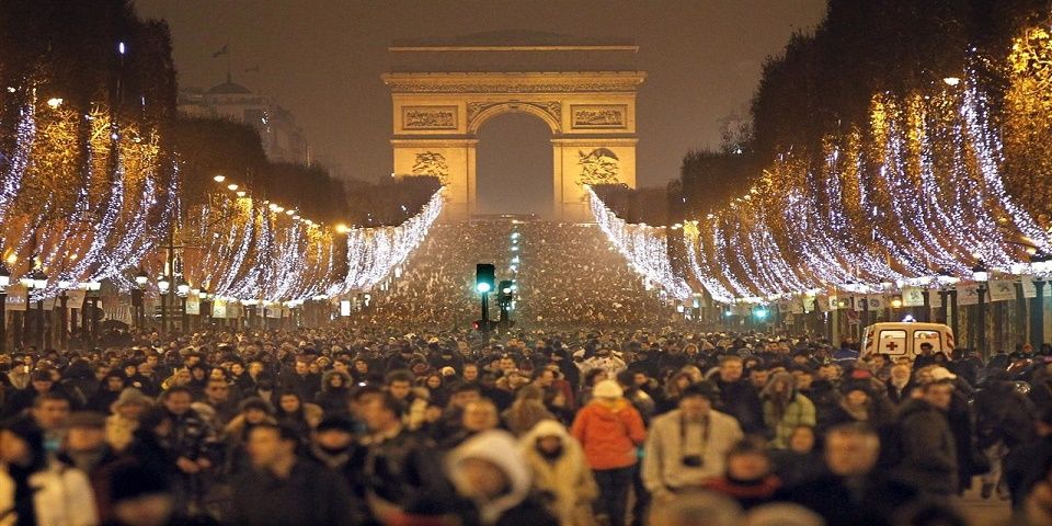 París cancela exhibición de pirotecnia de Año Nuevo en Campos Elíseos