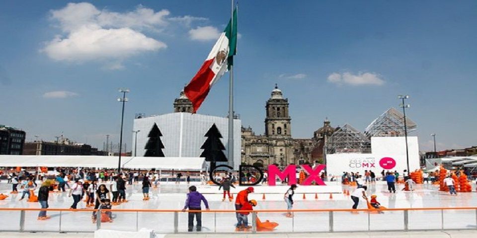 Abre pista de hielo del Zócalo