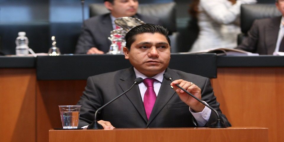 Preciado pide licencia como senador