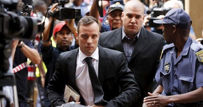 Pistorius obtiene libertad bajo fianza pero seguirá en arresto domiciliario