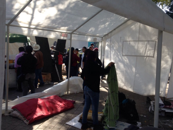 Galería: padres de normalistas retiran plantón de Reforma y Chivatito - Reforma-3