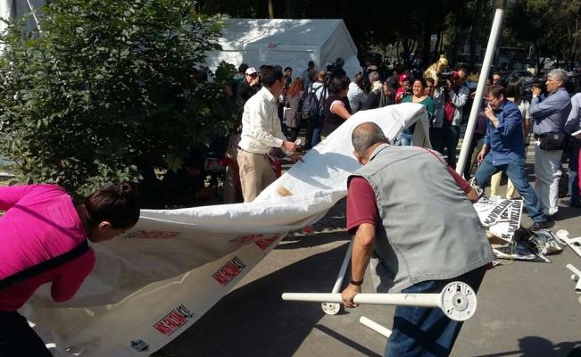 Galería: padres de normalistas retiran plantón de Reforma y Chivatito - Reforma_Planton3