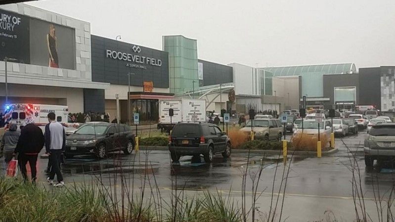 Balacera en centro comercial deja un trabajador herido