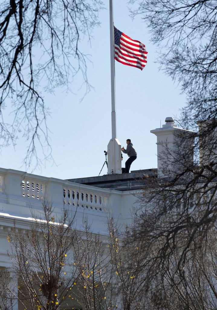 Investiga FBI ataque de San Bernardino como posible acto terrorista - SOP-AP-SPANI-SPAN-DC-_De-l-718x1024