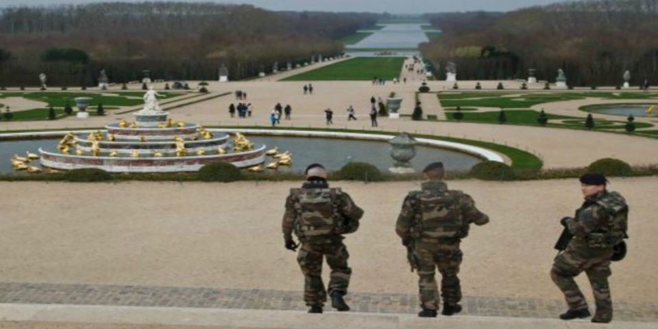 En París despliegan miles de policías por fiesta de fin de año