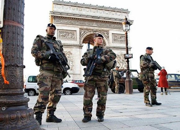 Hay cuatro detenidos por planear ataques contra Francia