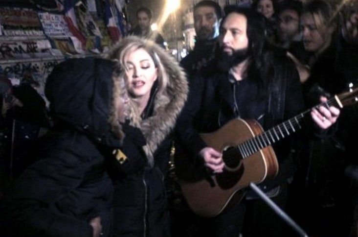 Madonna canta en memorial de víctimas de atentados de París
