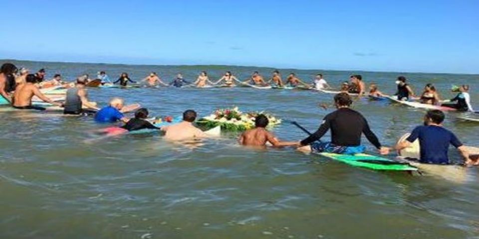 Comunidad surfista en México homenajea a los australianos desaparecidos