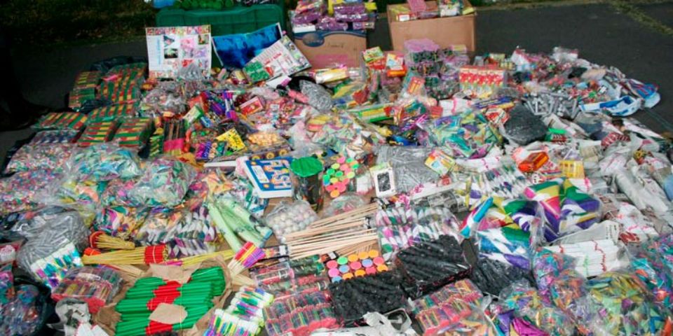 Decomisan 360 kilogramos de cohetes y pólvora en Monterrey