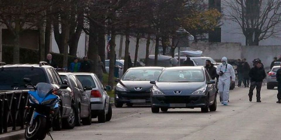 Profesor atacado en París inventó que lo atacó el EI