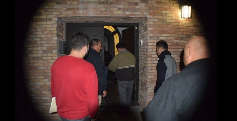 Aseguran computadoras y documentos de Padrés