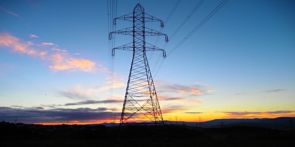Alza en el precio de la luz a industrias, comercio y casas de alto consumo - Torre-CFE