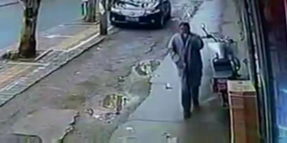 Video: hombre sale ileso tras caída de espectacular