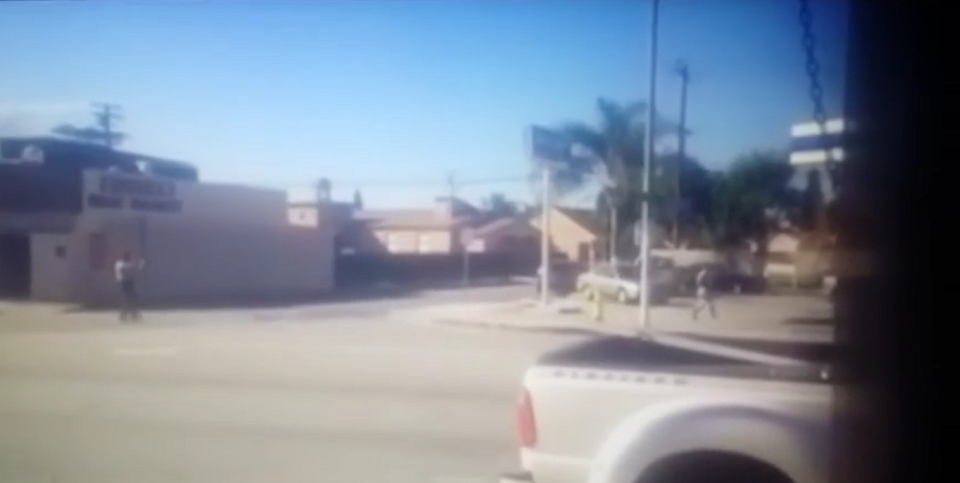 Video: policía mata a hombre que ya estaba en el suelo