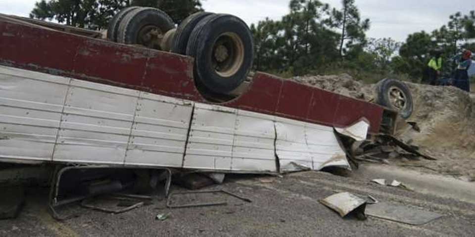 Mueren 12 por accidente de autobús en Nayarit
