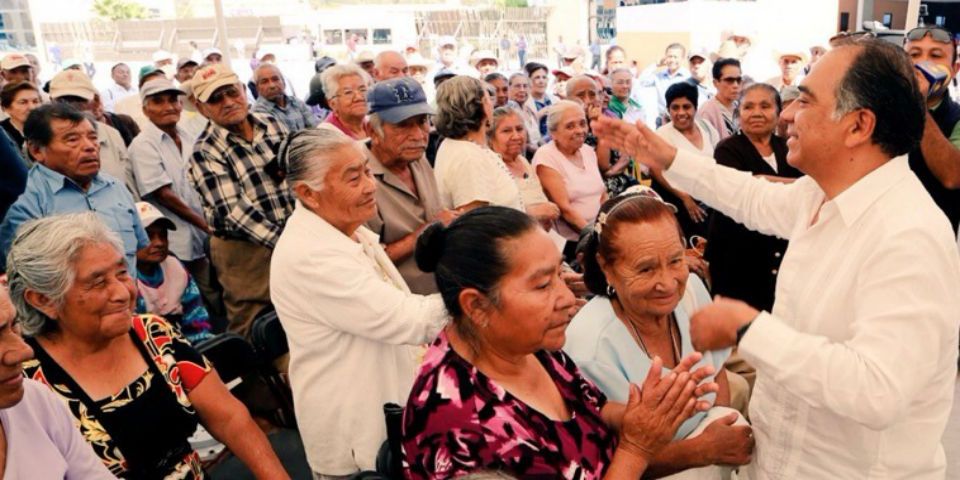 Astudillo Flores arranca el programa “Pensión Guerrero”