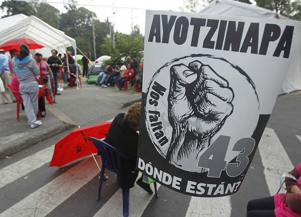 Galería: padres de normalistas retiran plantón de Reforma y Chivatito - ayotzinapa-3