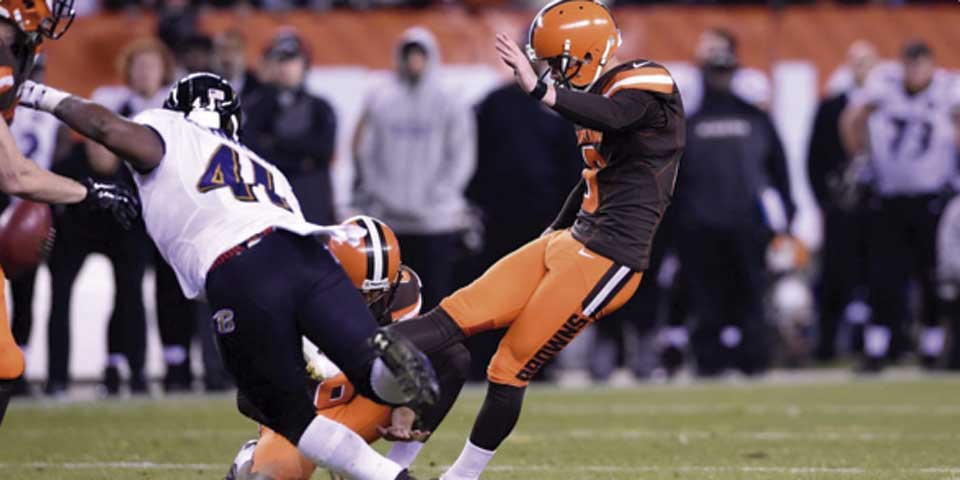 Video: Baltimore bloquea patada para derrotar a Cleveland