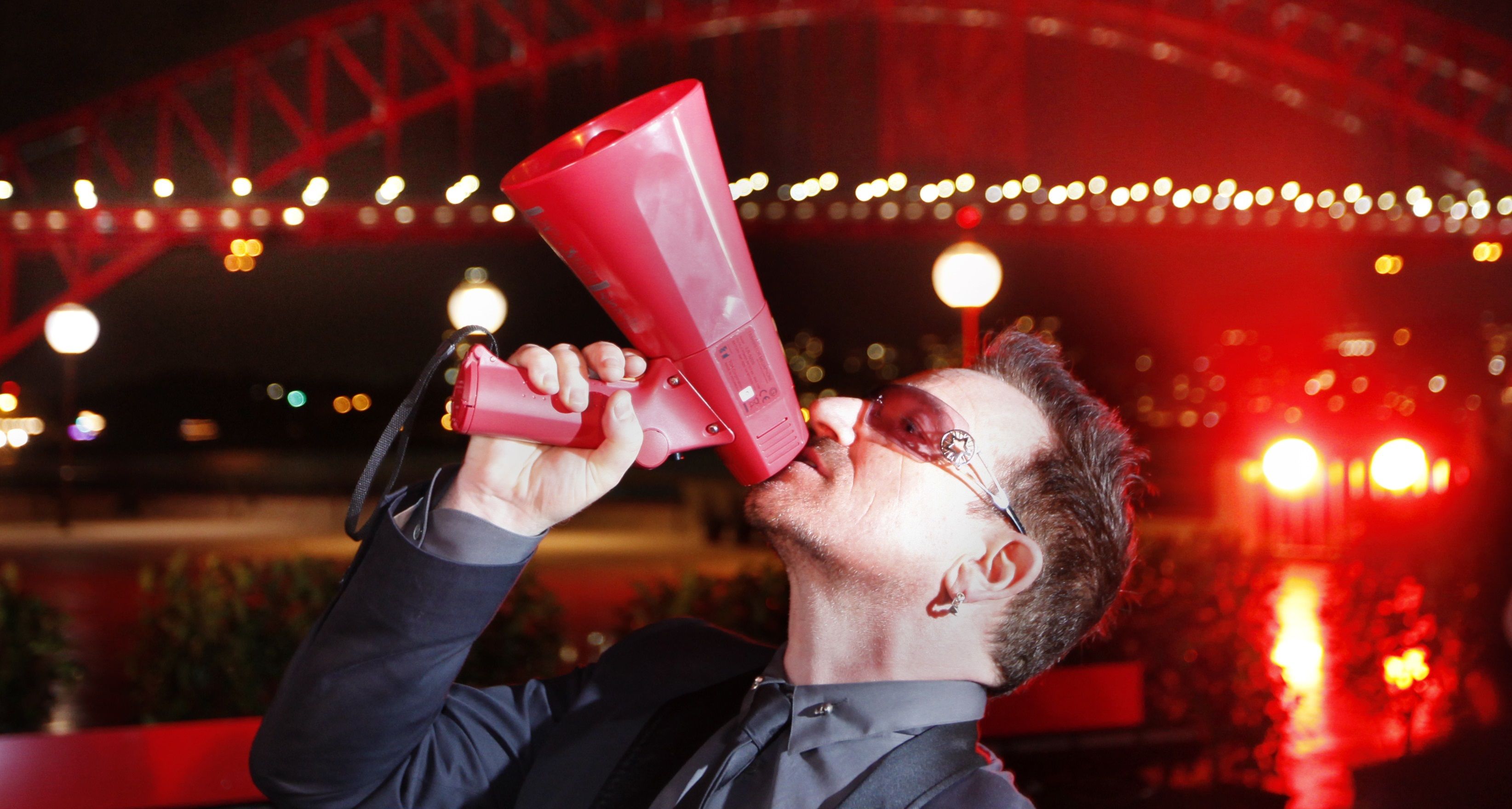 Famosos subastan experiencias para recaudar fondos contra el Sida