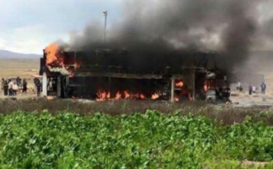 Incendio en autobús de equipo boliviano de futbol