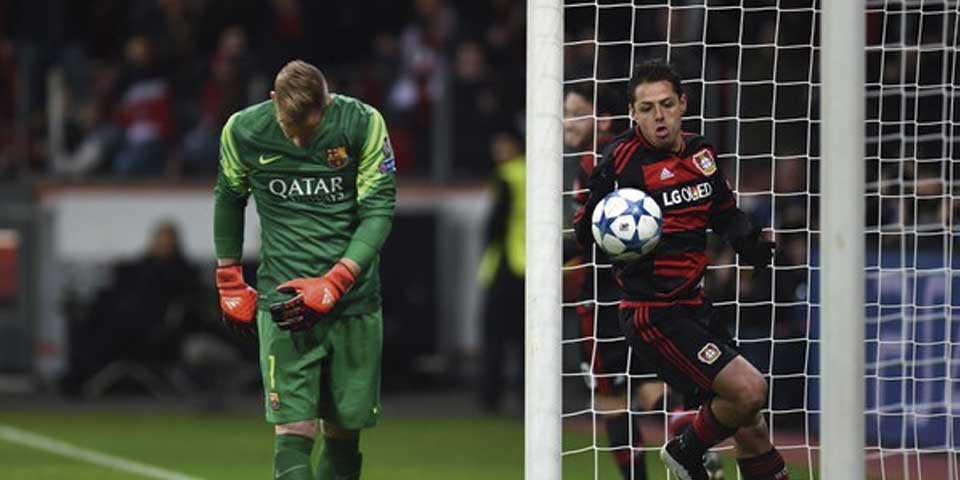 Eliminan al Bayer de la Champions pese a gol de Chicharito