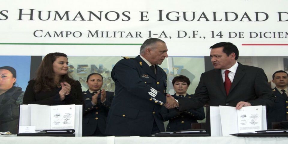 Osorio Chong firma acuerdo con Sedena y Conapred
