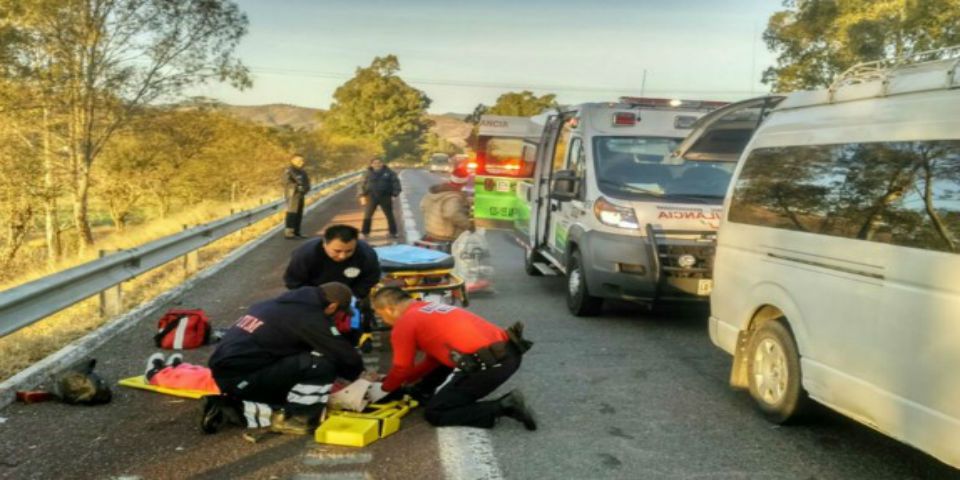 Accidente vial en Oaxaca deja 12 lesionados Accidente vial en Oaxaca deja 12 lesionados