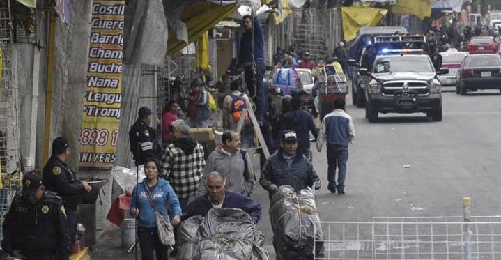 Acuerdan mil 500 comerciantes de Tepito replegarse a banqueta