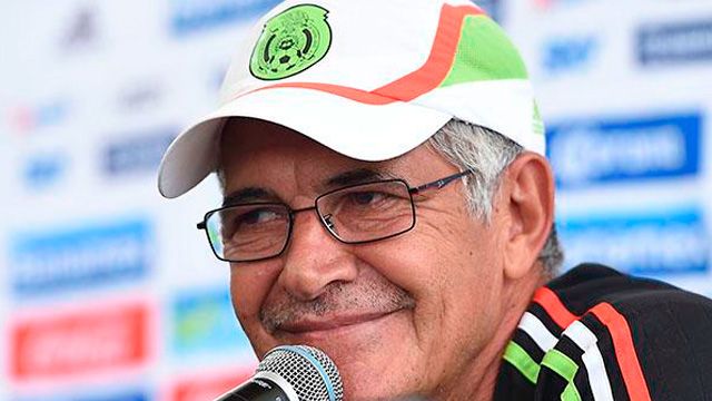 Cortan bigote a Tuca Ferretti - d69d013d91a3703897f6f057d1e79416