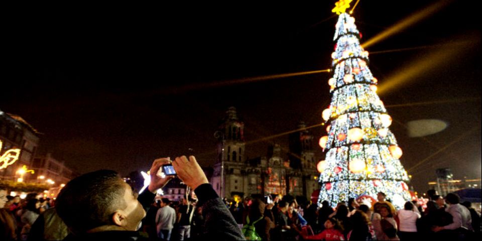 Más de 35 mil LEDs iluminan decoración decembrina en el D.F.