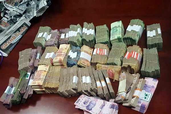 Hombre detenido con medio mdp dice que son de exfuncionario de Padrés