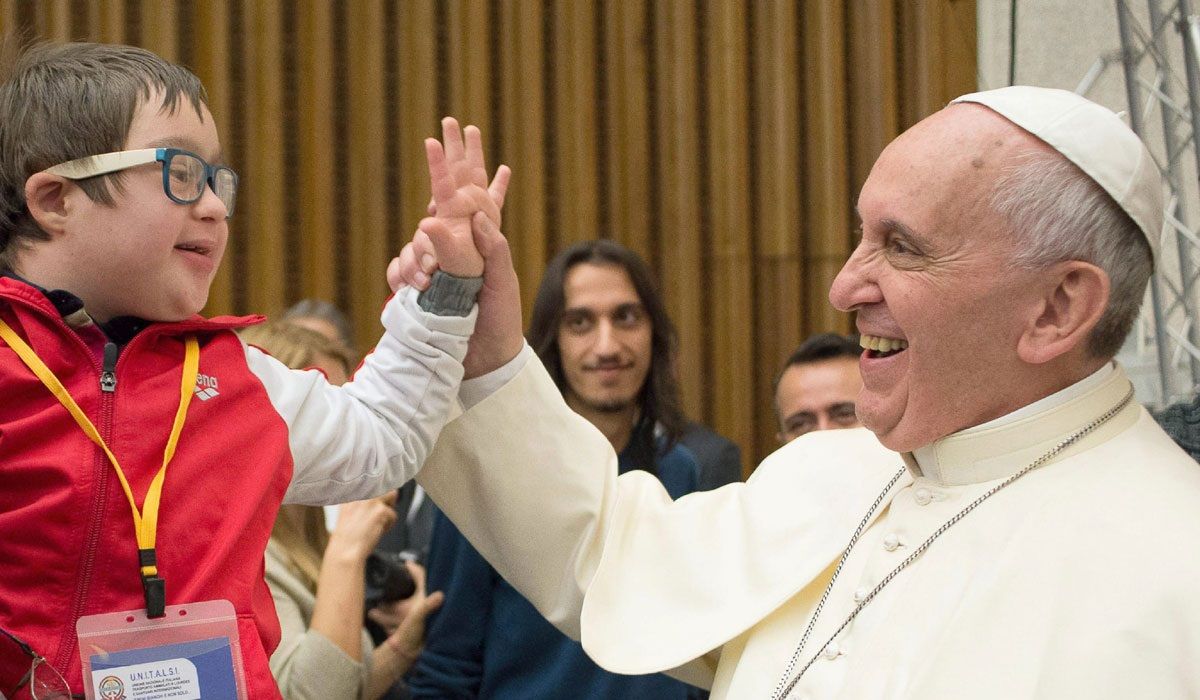 Explotación de niños es “sacrilegio contra la humanidad”: papa Francisco