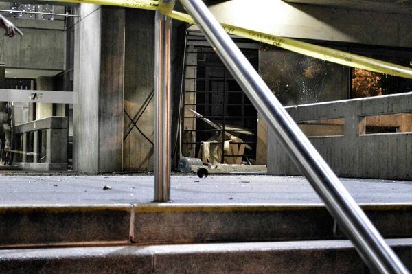 Explosión de artefacto daña banco en Caracas - explosion-caf-caracas-3