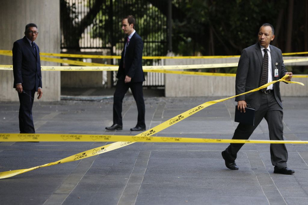 Explosión de artefacto daña banco en Caracas - explosion-caf-caracas-5-1024x683