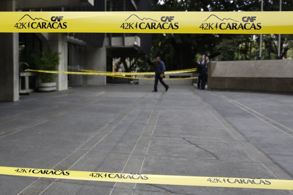 Explosión de artefacto daña banco en Caracas - explosion-caf-caracas-6-1024x683