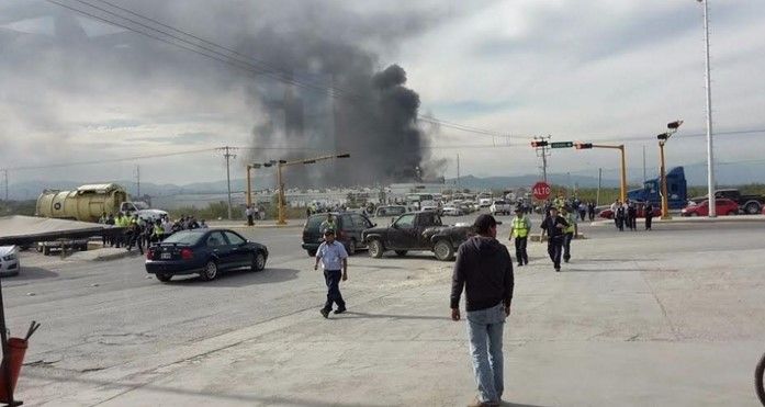 Evacuan a trabajadores por explosión en empresa de Coahuila