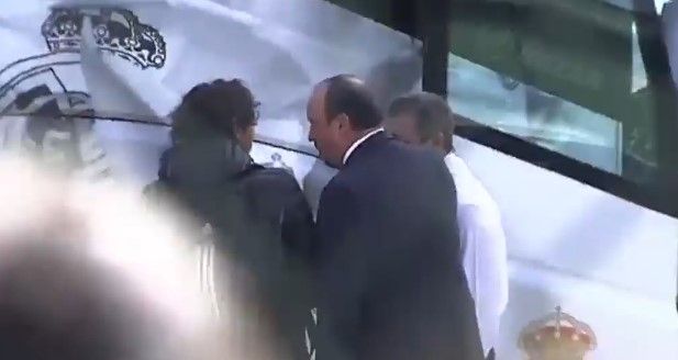 Aficionados gritan ‘Ancelotti’ en la llegada del Real Madrid a Jerez