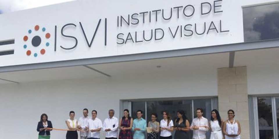 Cierran clínica en Cancún por causar ceguera a 27 ancianos