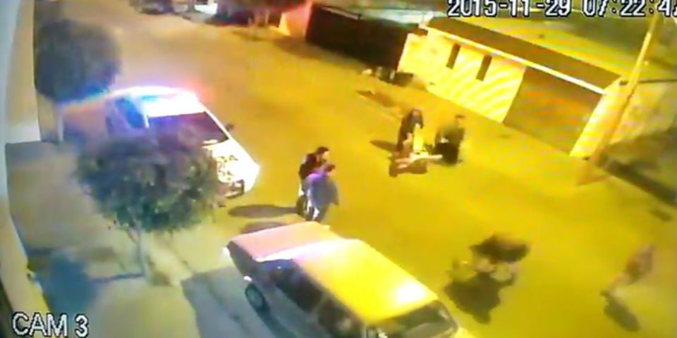 Policías de tránsito agreden a joven en Guanajuato