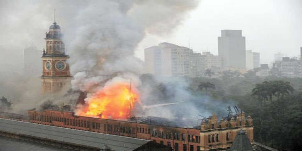 Incendio en el Museo de la Lengua Portuguesa en Sao Paulo - inter18b_222